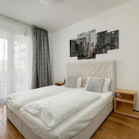 Atal Tower By Renters Апартаменты Вроцлав